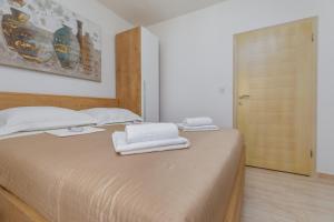 Apartments by the sea Tucepi, Makarska - 22656