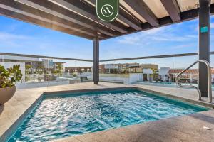 1BR Condo with Rooftop Pool - Romantic Zone