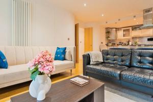 Canary Wharf Balcony & Waterfront 2-Bed, 2-Bath