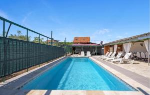 Beautiful Apartment In Dubravice 