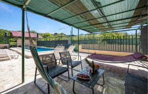 Beautiful Apartment In Dubravice 