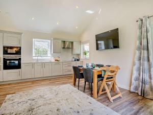 2 Bed in Gower 91723
