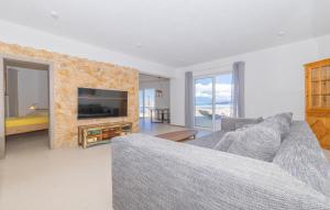 2 Bedroom Amazing Apartment In Lukovo 