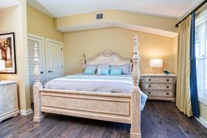 Top Floor King Suite-Kitchenette-4304L