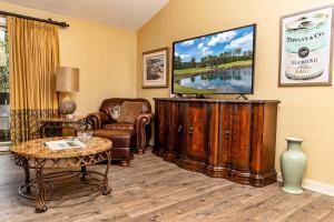 2BR - Luxury vinyl floors - Pool - hot tub - 4304