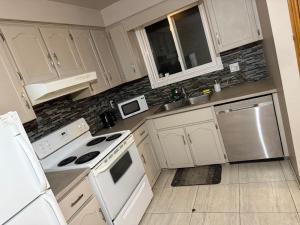 Budget Stay In Heart of Waterloo-Free Wifi-Parking