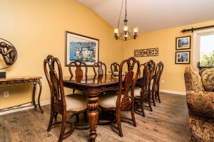 4304-1P Top floor 1 BR with private balcony