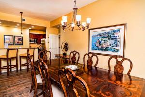 4304-1P Top floor 1 BR with private balcony