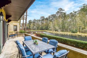 3 Bedroom lagoon front with hard surface floors 5109P3