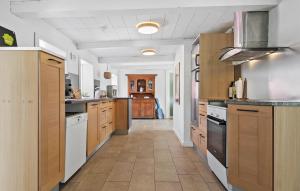 4 Bedroom Stunning Home In Hemme