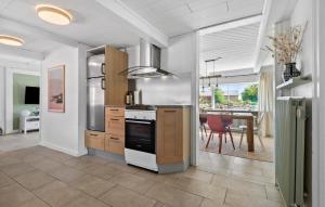 4 Bedroom Stunning Home In Hemme