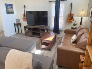 DT 323 Kessler Cottage