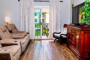 1 BR with amazing pool and courtyard views 5208