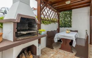 Cozy Home In Selce With Wifi