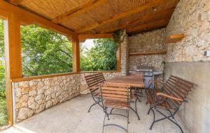 Nice Apartment In Lukovo With Wifi