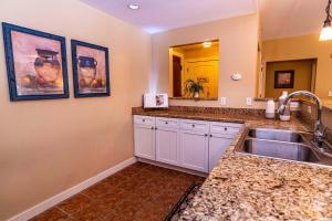 Peaceful 2 BR 2 BA ground floor w BBQ and fenced courtyard 6107-2