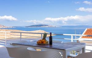 2 Bedroom Lovely Apartment In Lukovo