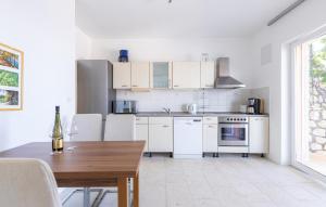 2 Bedroom Lovely Apartment In Lukovo 
