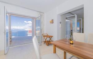 2 Bedroom Lovely Apartment In Lukovo 