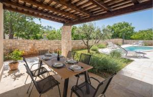 Gorgeous Home In Bale With Wifi 