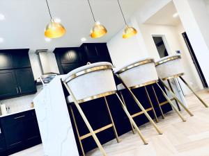 Experience Serenity Luxe 4BDR Lake House 25ft Pool