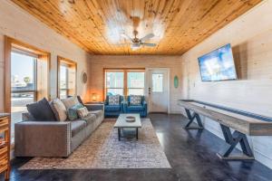 Paradise Azul - Golf Cart & Shuffleboard