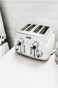 House of Joy 4 Bedroom Central Home with Pool