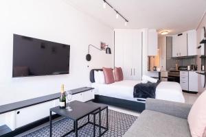 Seapoint Studio Apartment with View Of Lions Head.