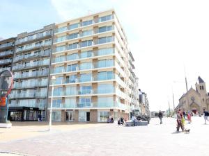 Apartment in Nieuwpoort by the Beach