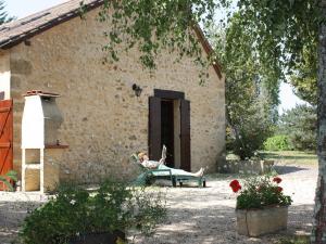 Maisons de vacances Gite perigourdin avec WiFi, jardin, barbecue, proche sites historiques et randonnees - FR-1-616-71 : photos des chambres