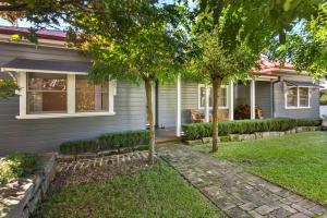 Brae View House - By Latitude South Coast