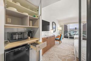 Top Floor Studio with Balcony & Views 3528