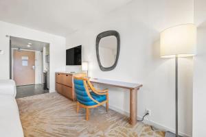 Top Floor Studio with Balcony & Views 3528