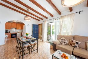 Villa Benama by Villa Plus