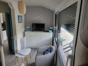 Maisons de vacances Maison familiale a 100m de la plage avec jardin clos et parking, pour 6 personnes - FR-1-535-11 : photos des chambres