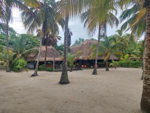Cabaña frente al mar en la playa del Calao