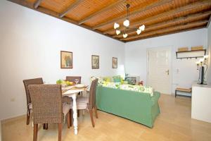 Villa Maistro Cottage by Villa Plus