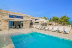 Villa Chrysso by Villa Plus