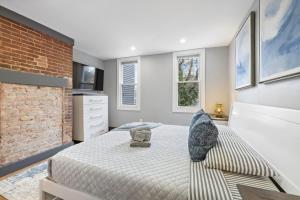 Luxury and Chic 2BR 2BA Apt Mins to NYC and Hoboken