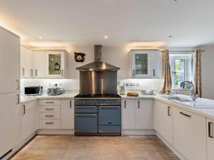 3 Bed in Fairbourne 77304