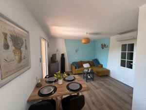 Les Issambres T2 rénové avec piscine et parking - FR-1-226-561