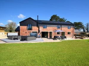 14 Bed in Berriew 90568
