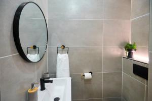 The Oasis, Unit N110 @ Glen Park