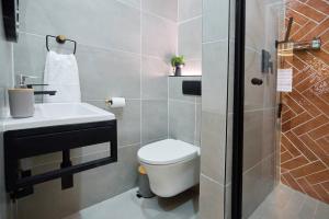 The Oasis, Unit N110 @ Glen Park