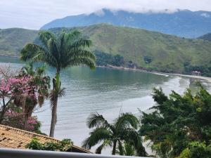 Refúgio de sonho - piscina de borda infinita e hidromassagem com vista