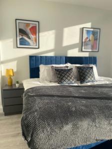 3 Bedroom Apartment - Flitwick - Contractor Friendly - Tourist Ready - Full Kitchen - WiFi - Smart TV - Sofa Bed - FREE Parking - Ideal for Short or Long Stays