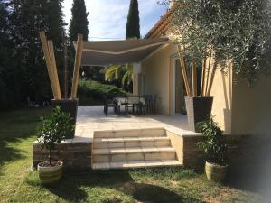Villas - 30 pour cent semaine du 19 juillet Villa 12 p entre Nice et Cannes piscine clim : photos des chambres