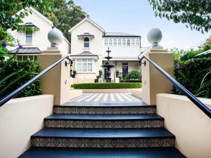 Designer Studio in Grand Manor 20 min From Sydney