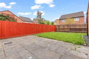 Modern 4-Bed Close to Jaguar Whitley amp… - 17269