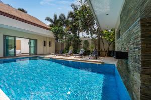 Villa Bond 3BR Private Pool Near Naiharn Beach